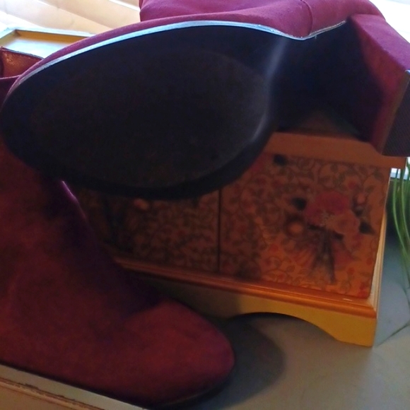 🛍Magenta Suede Booties - Picture 3 of 3